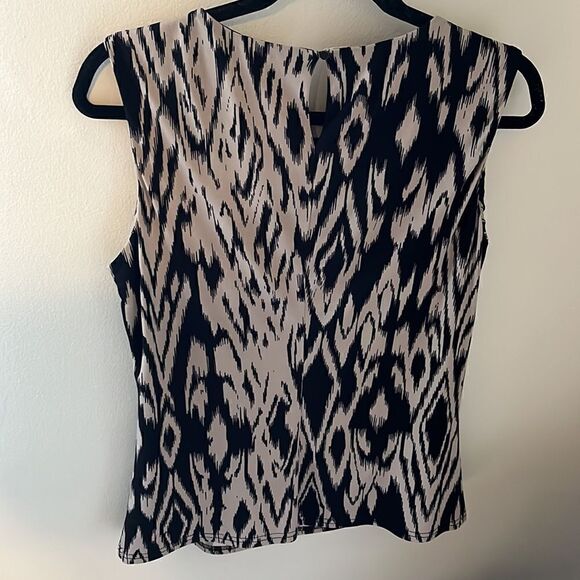 Calvin Klein Size Medium sleeveless top - Picture 3 of 4